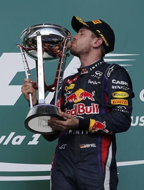 Sebastian Vettel, 26 anni, festeggia la vittoria del Gran Premio di Austin, sfuggitogli l’anno scorso per mano di Hamilton